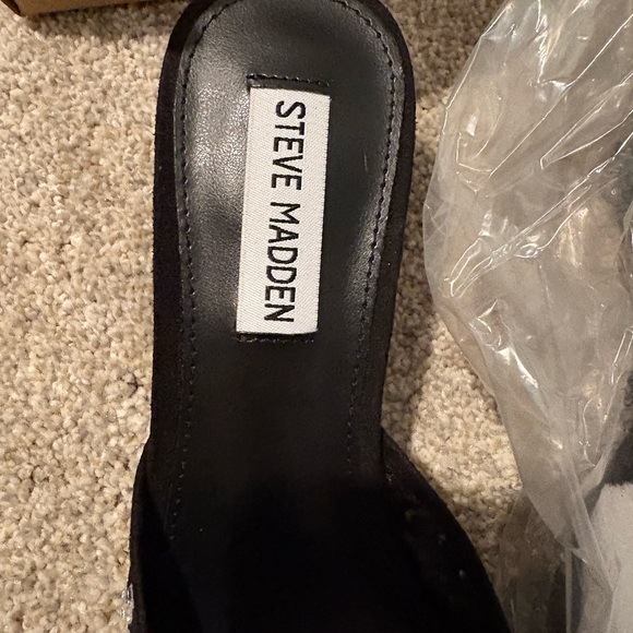 Steve Madden Black and Silver Heels - Picture 4 of 8